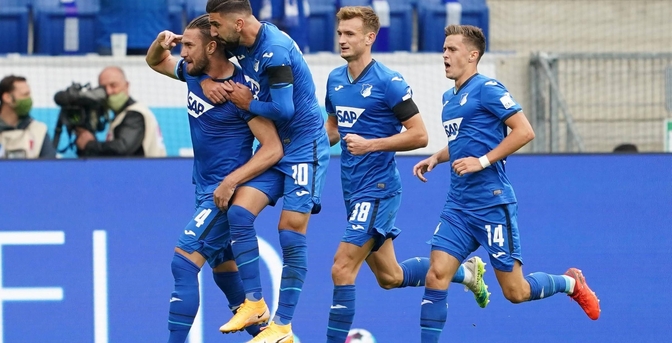 世俱杯直播-汉堡主场力克沙尔克，喜迎胜利