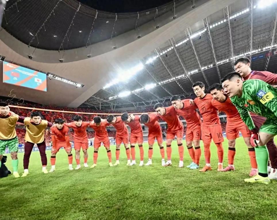 关于国足表现抢眼，备战国际足球挑战，球迷期待的信息