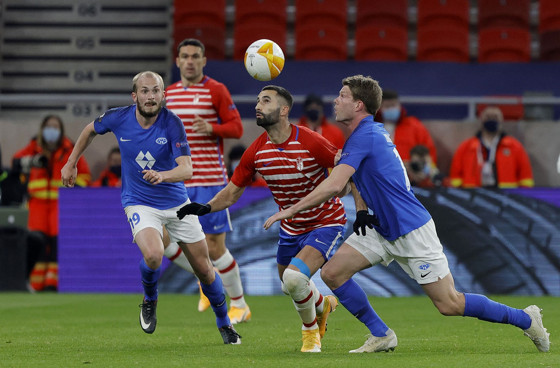 关于波兰队在欧预赛中取得关键胜利，领跑分组的信息