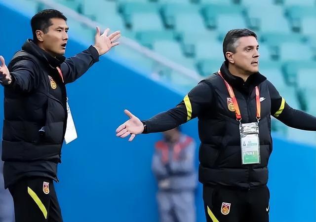 战术反击，带领球队集体突围胜利