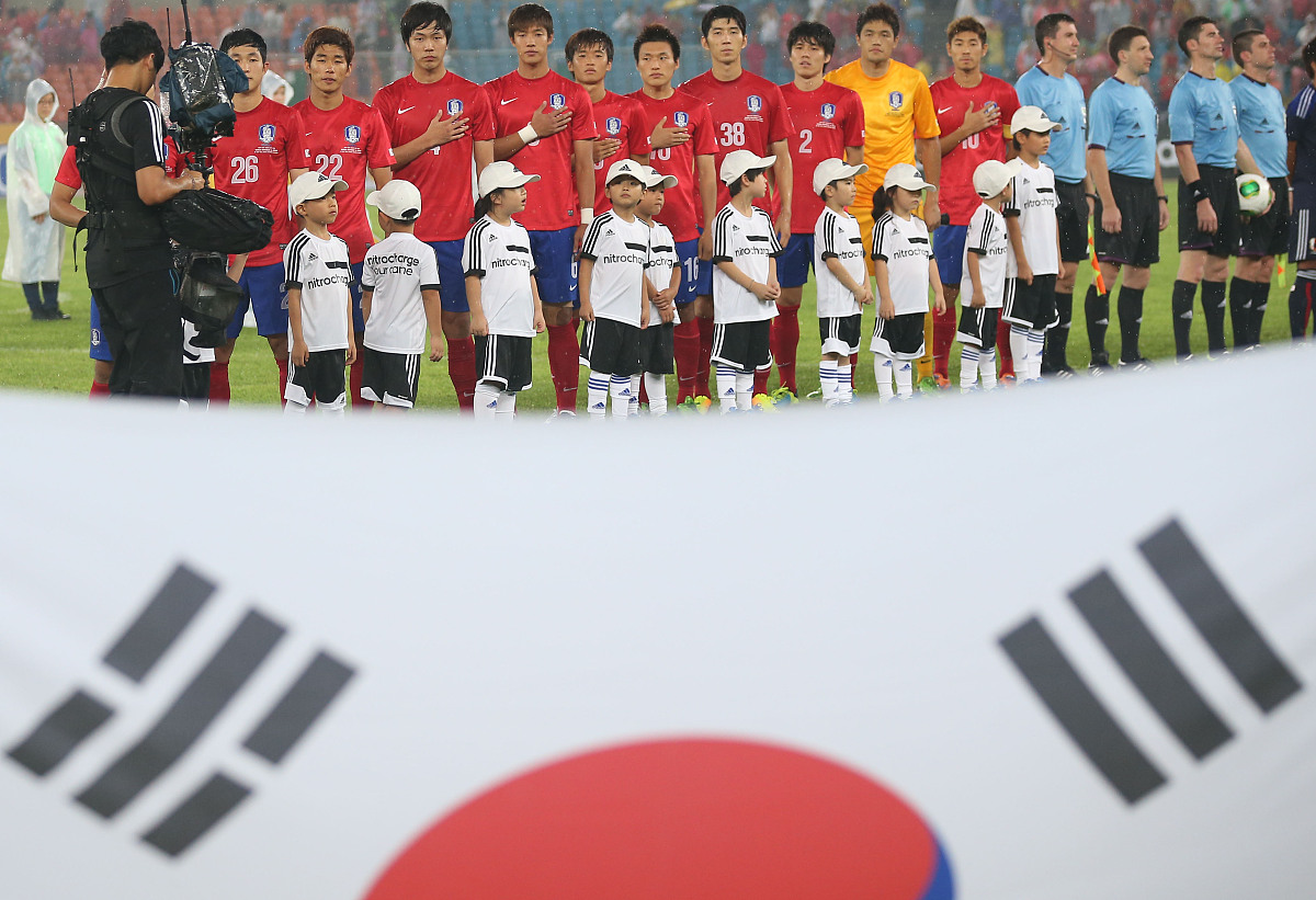 世俱杯时间-运动场上的荣誉之战，各国选手拼尽全力