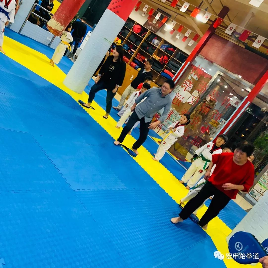 关于激情比拼中，欧洲球队展现出色彩斑斓的信息