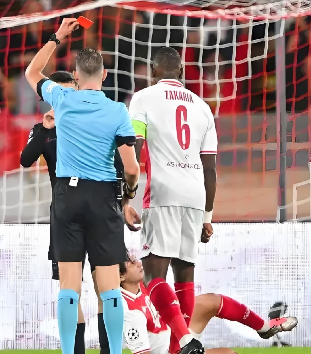 世俱杯官网-摩纳哥队主场失利，跌落法甲榜首