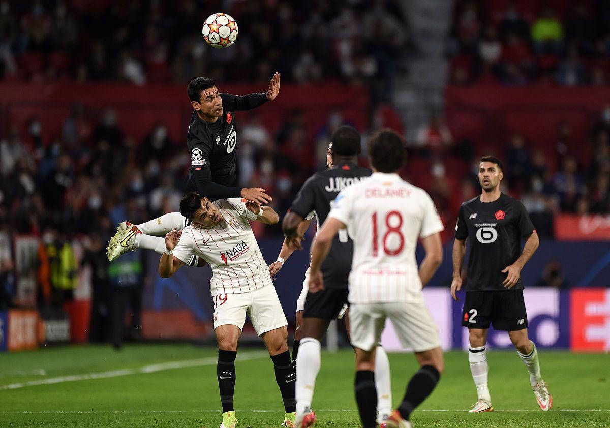 塞尔维亚队备战下一场比赛，努力训练