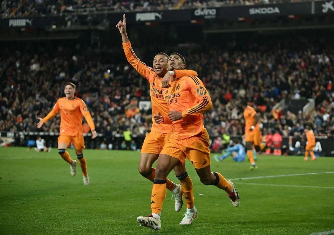 世俱杯冠军-瓦伦西亚豪取三分，全新际遇傲然展现