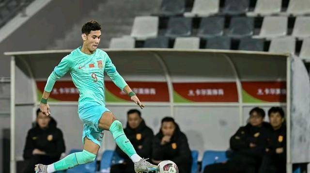 球队备战重要比赛，主帅信心十足