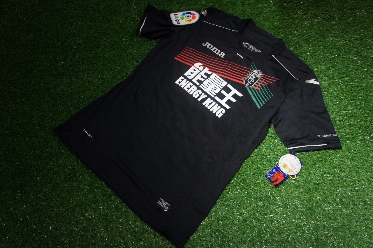 世俱杯直播-格拉纳达门将连续表现出色，获得球迷认可的简单介绍