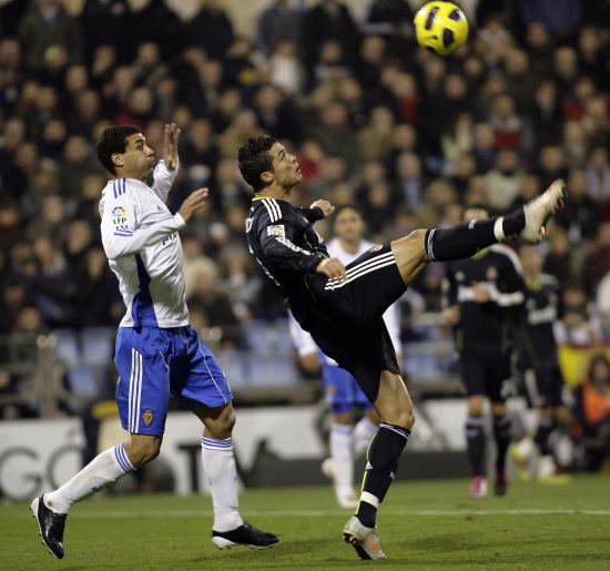 世俱杯改制-包含萨拉戈萨客场大胜，稳固实力的词条