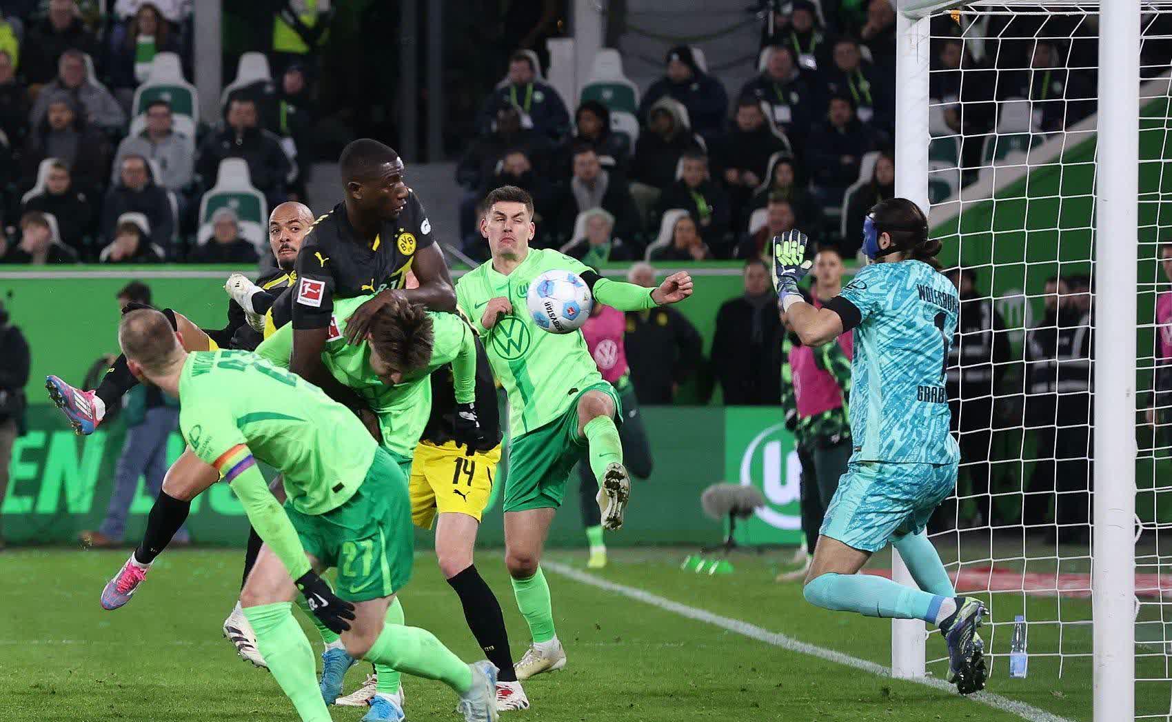 多特蒙德客场击败对手，领跑位置牢不可破