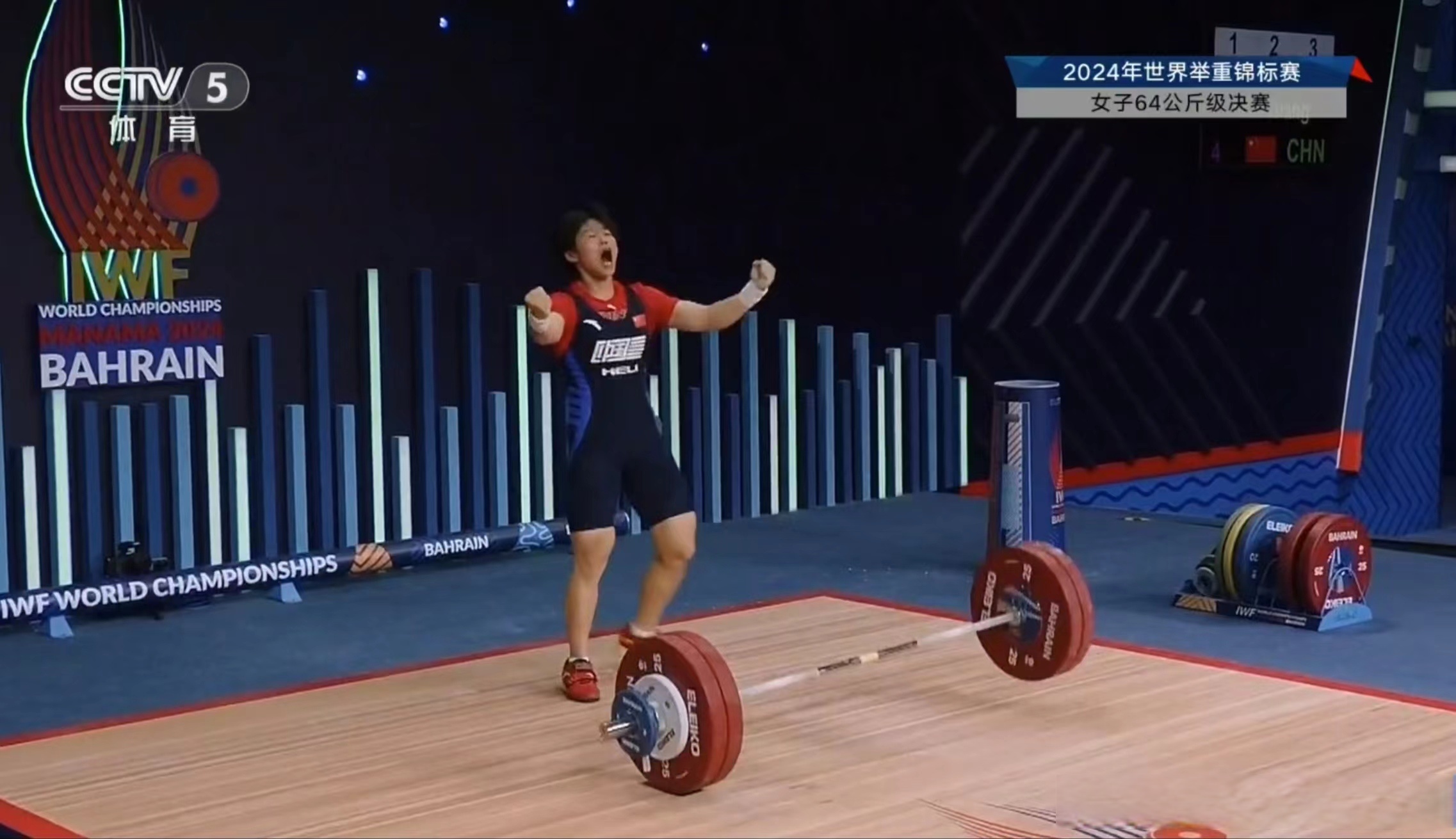 关于举重比赛中波澜壮阔，赛事进入白热化阶段的信息