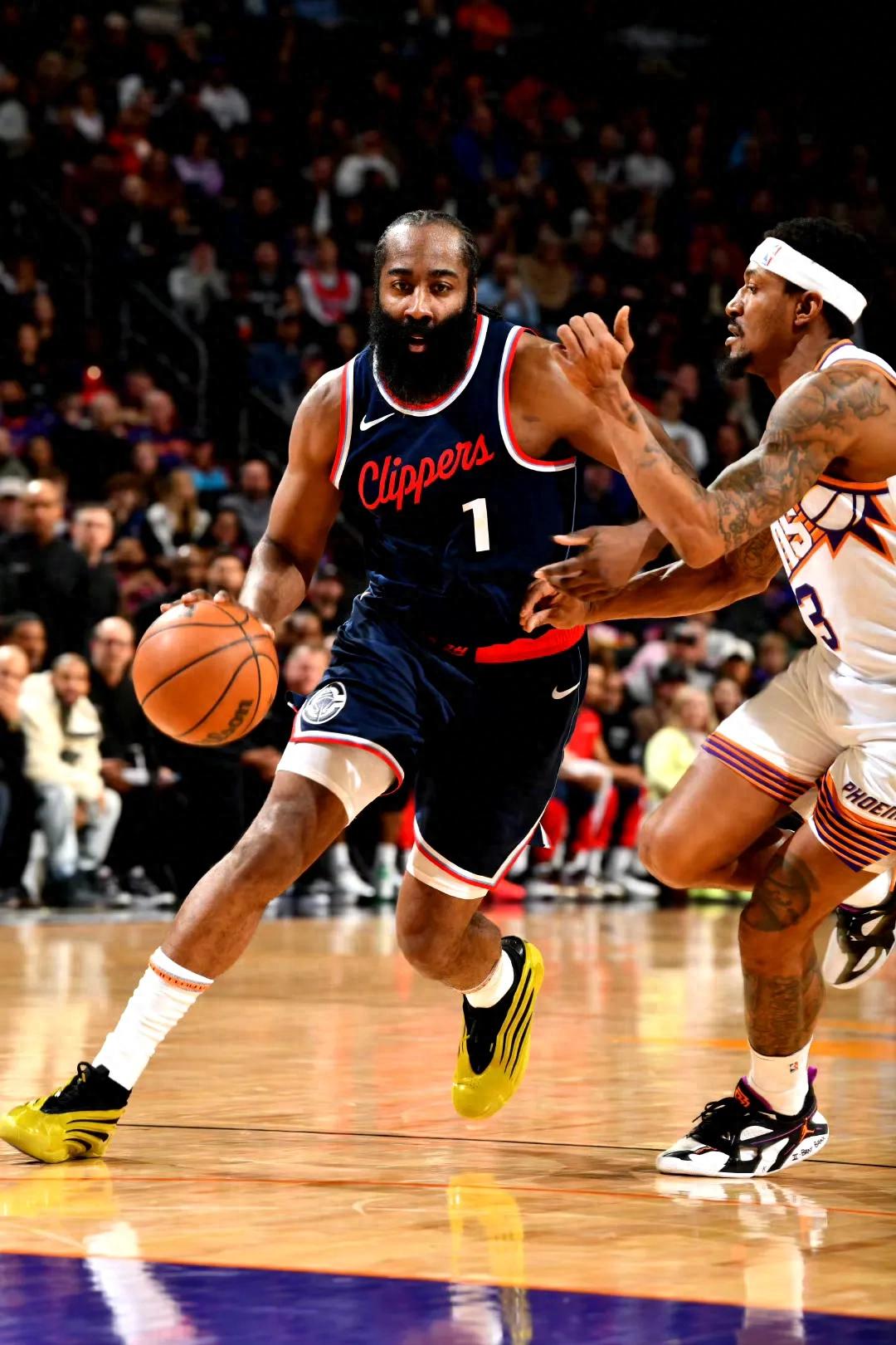 快船全队表现出色，近十场取得九次胜利