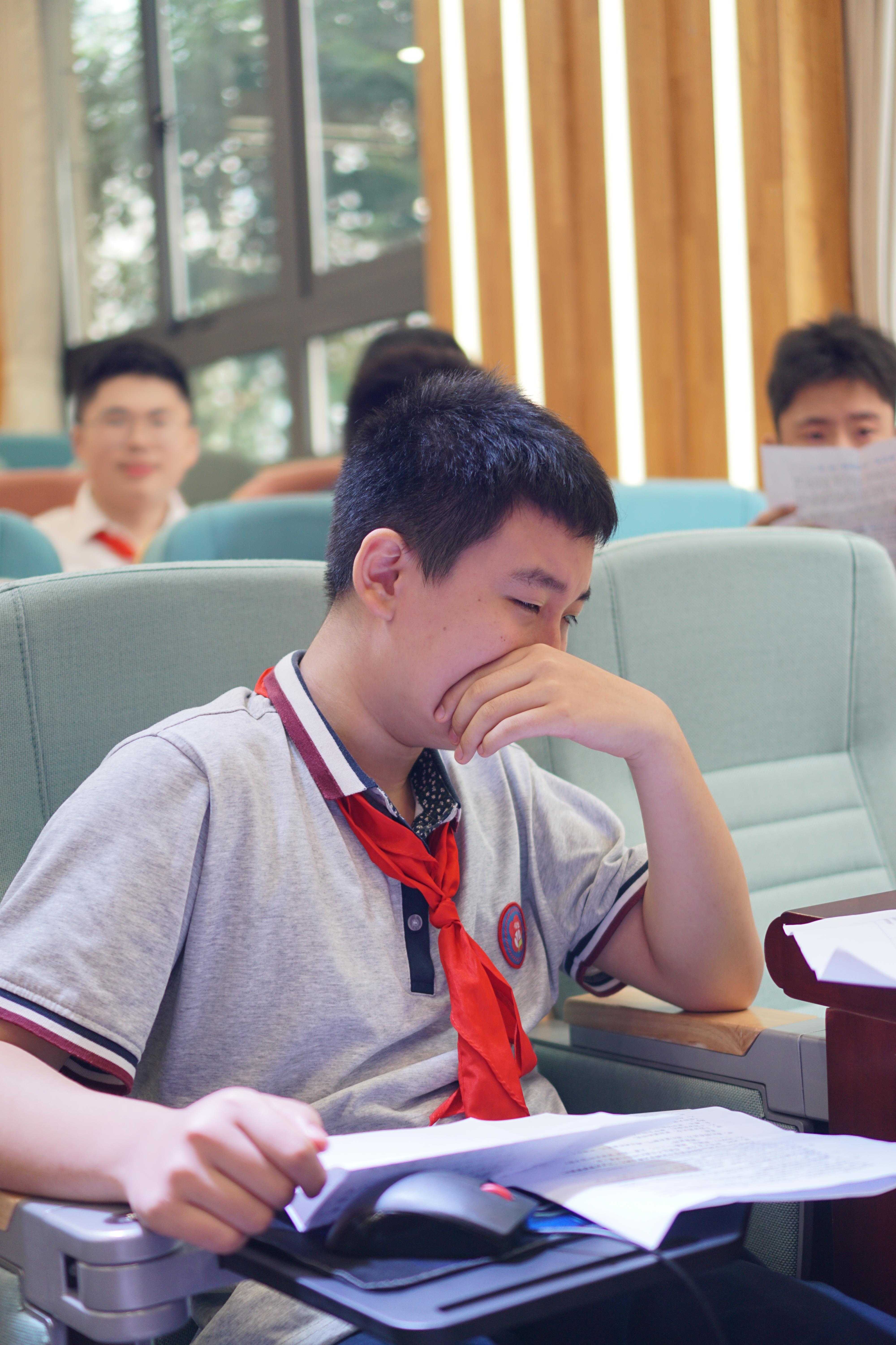 世俱杯时间-队员兢兢业业，豪取胜利向前行