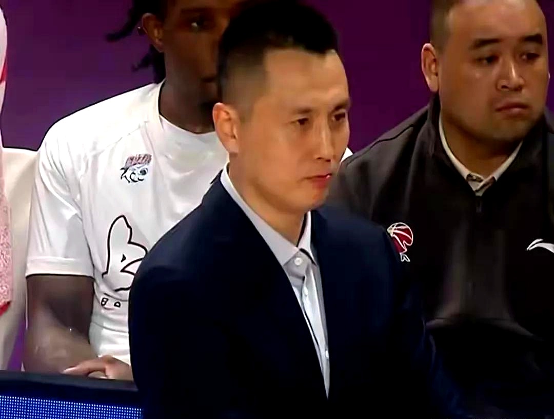 关于江苏男篮主帅神秘失踪，球队备战陷入波折的信息
