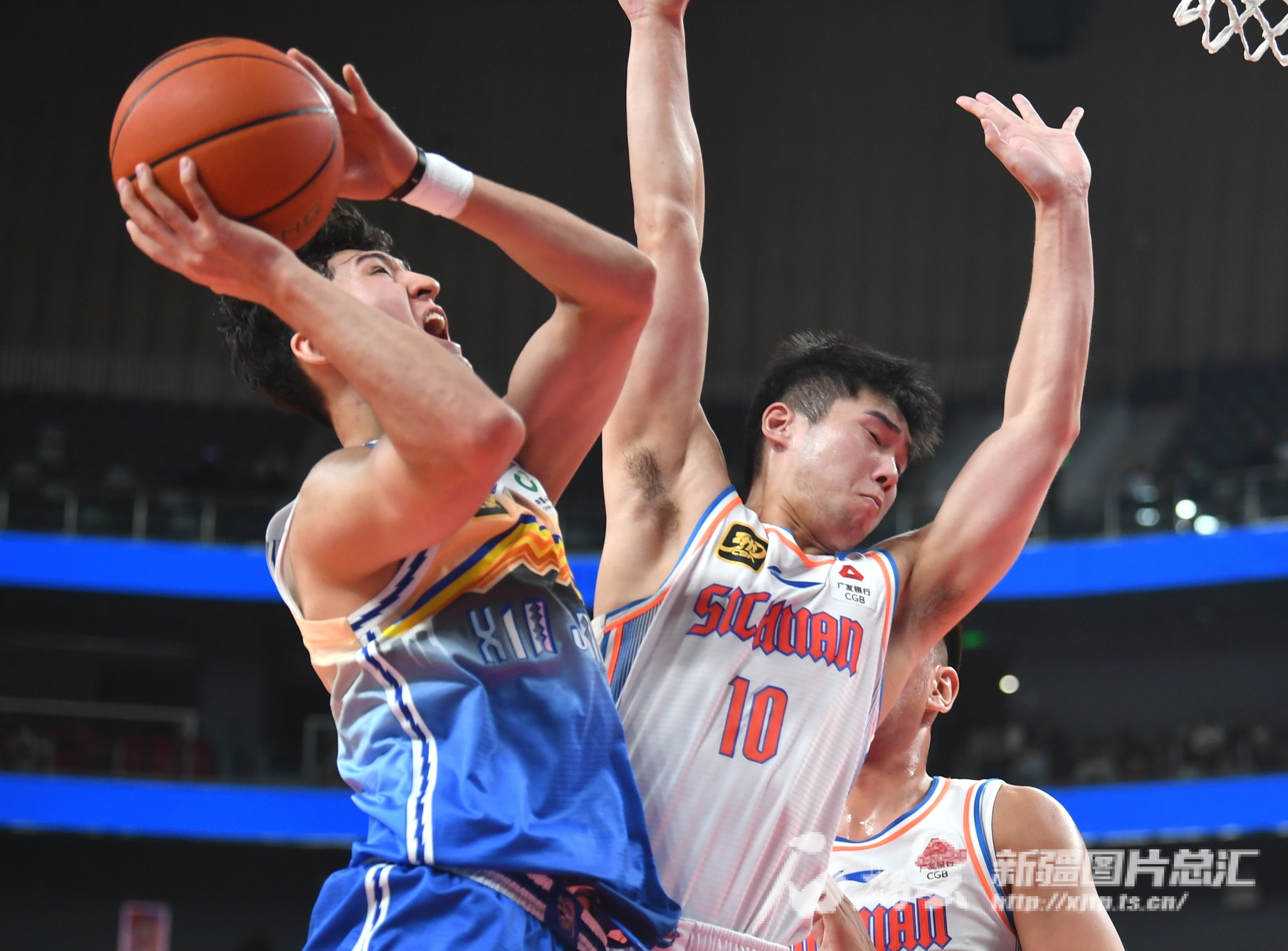 世俱杯赛程-四川男篮抢夺胜利，逆转取胜
