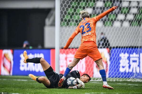 包含越南球队战平对手，晋级形势岌岌可危的词条