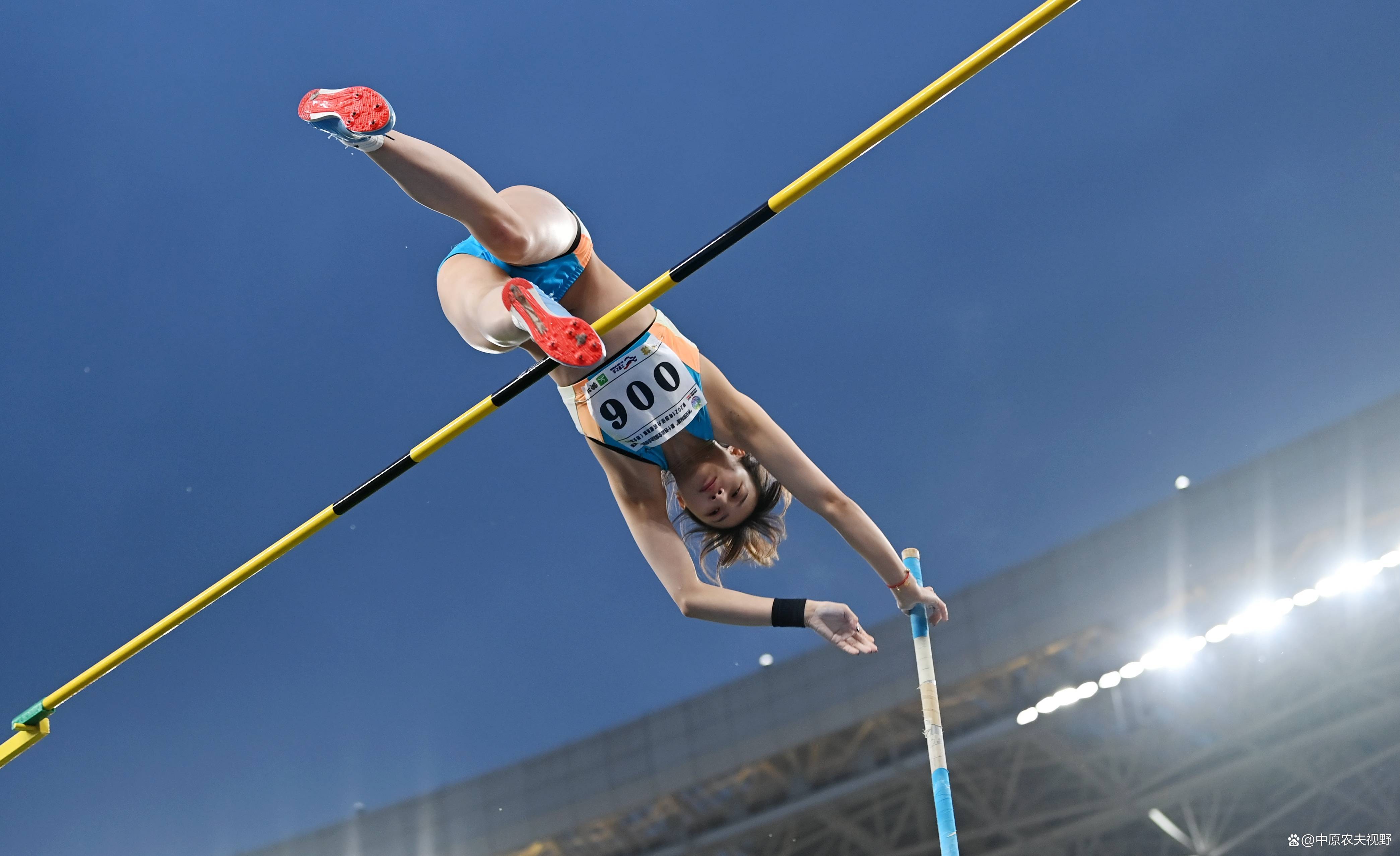世俱杯决赛-跳高赛现场：飞身空中，突破极限的简单介绍