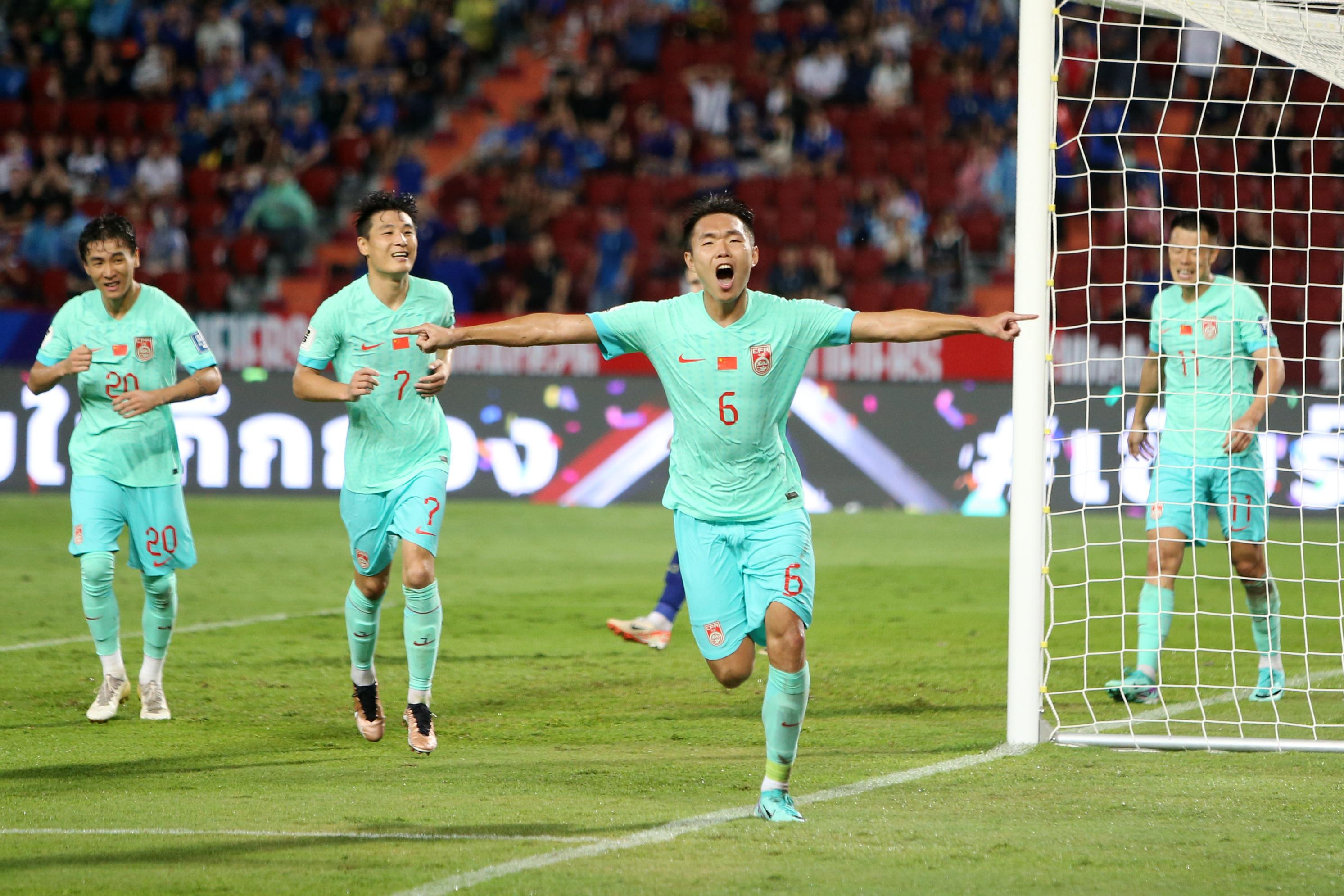 世俱杯直播-东南亚强强对决！新加坡队输给泰国队，无缘世界杯四强的简单介绍