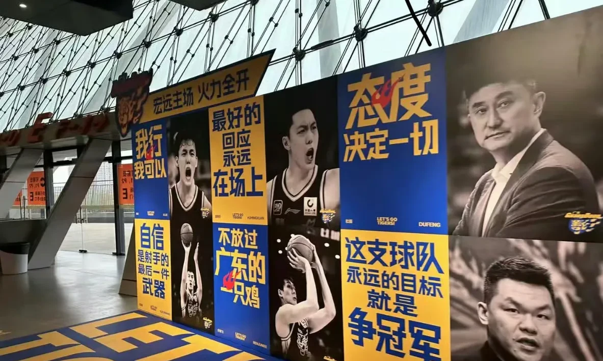 季后赛形势严峻，球队拼尽全力的简单介绍