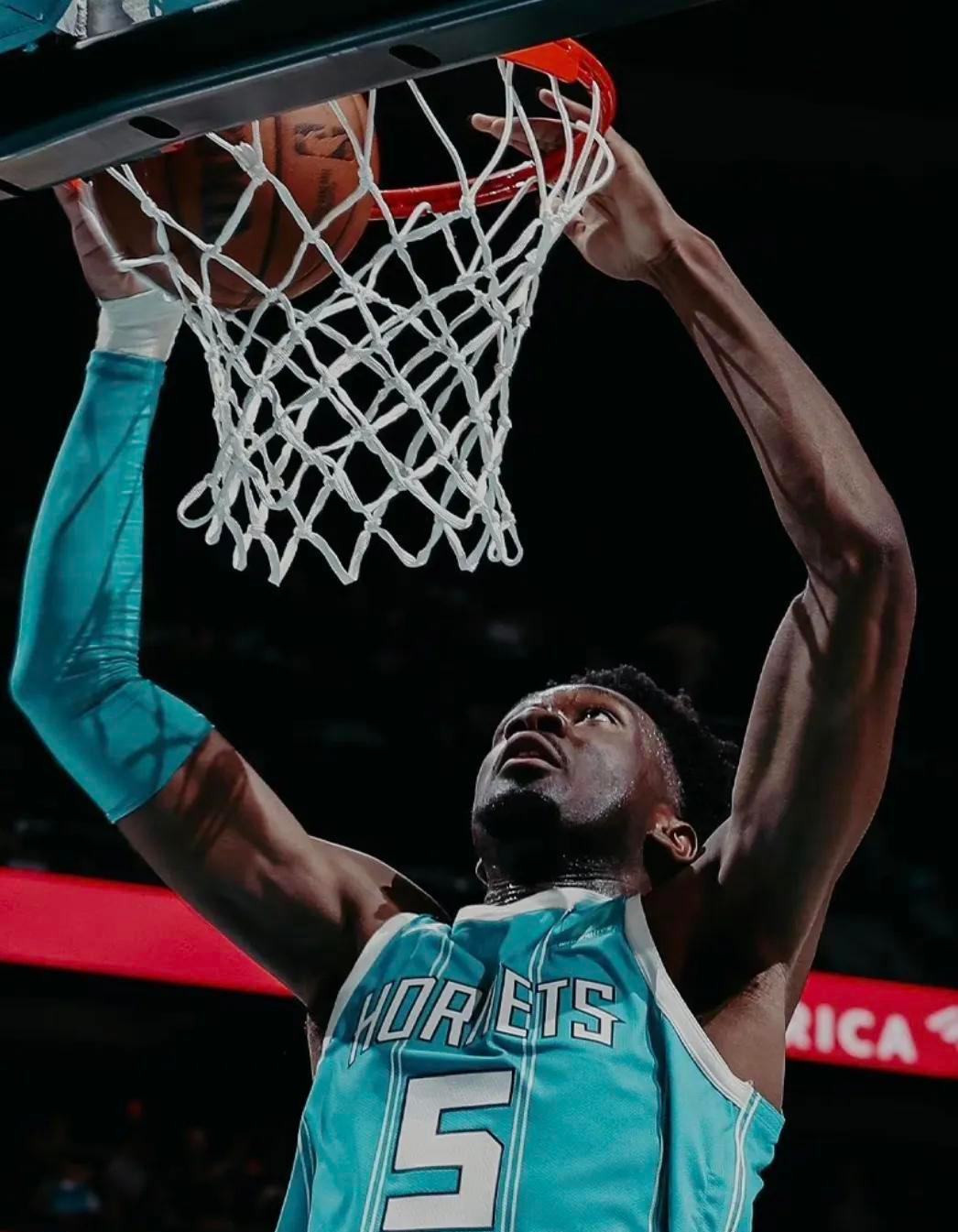 世俱杯官网-公牛胜黄蜂，拉塞尔全场最高得分力挽局势的简单介绍