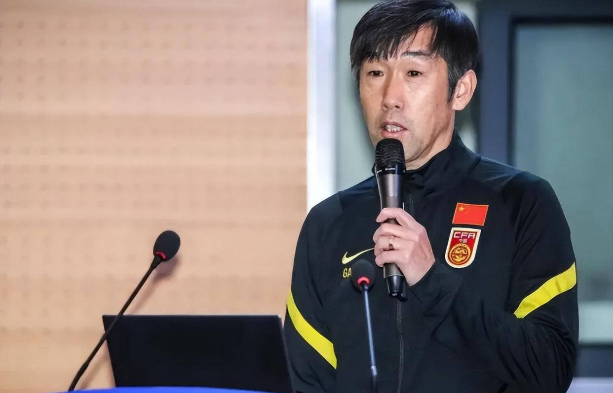 关于探讨战术！欧国联冠军赛教练执教严谨的信息