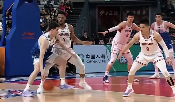 全明星团队合作默契，战术打法相互配合的简单介绍