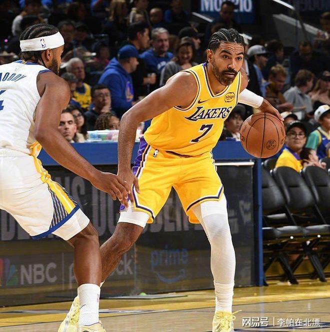 包含勇士主场大胜湖人，球队士气高涨的词条