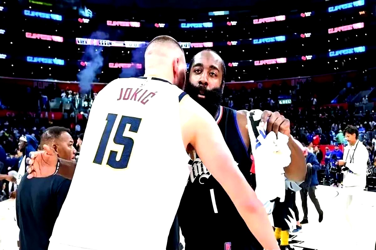 世俱杯官网-猛龙快船同城交锋，双方球迷现场激烈对抗