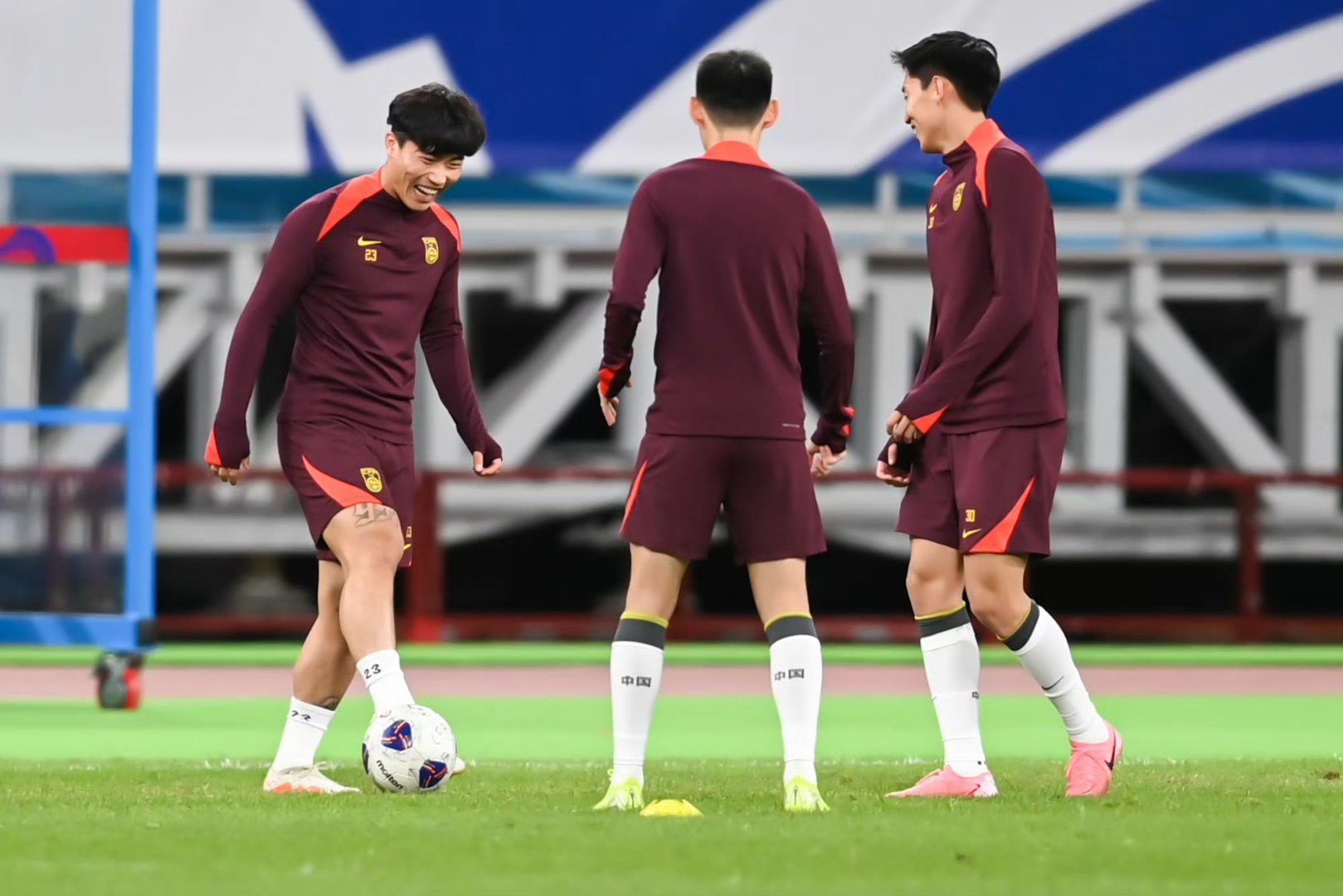 中国队完胜日本队，马龙点燃赛场