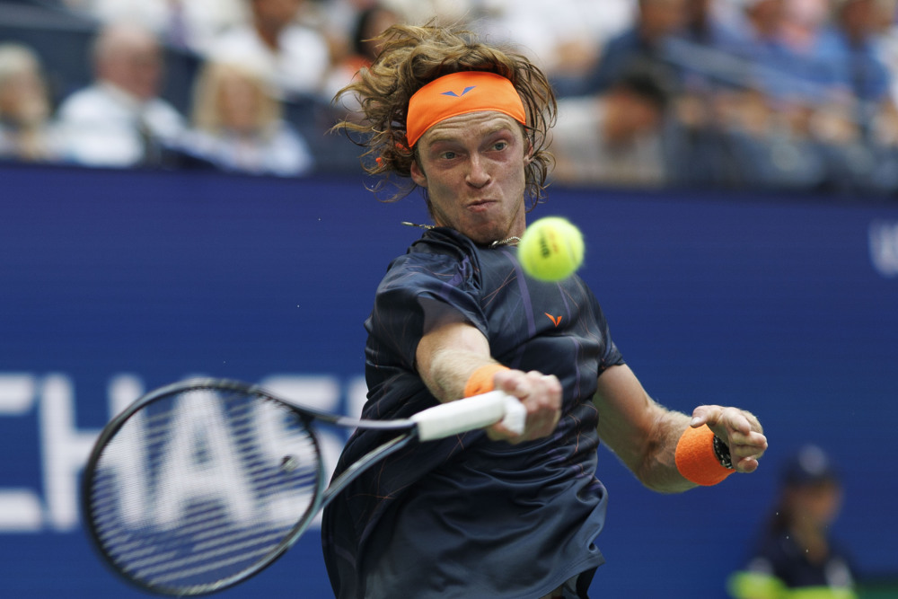 世俱杯改制-英国网球队翻盘日本网球队，梅德韦杰夫关键制胜的简单介绍