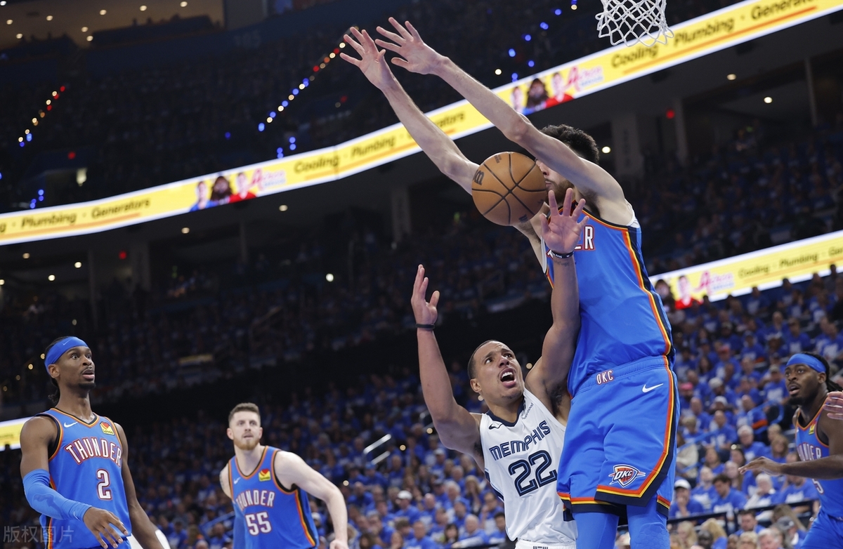 世俱杯参赛资格-灰熊翻盘四川队，布克关键制胜