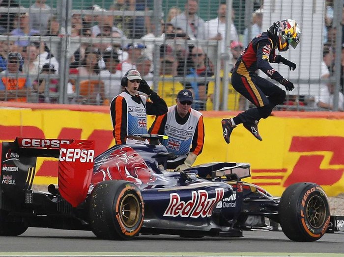 梅赛德斯完胜红牛二队，塞恩斯扛起全队的简单介绍