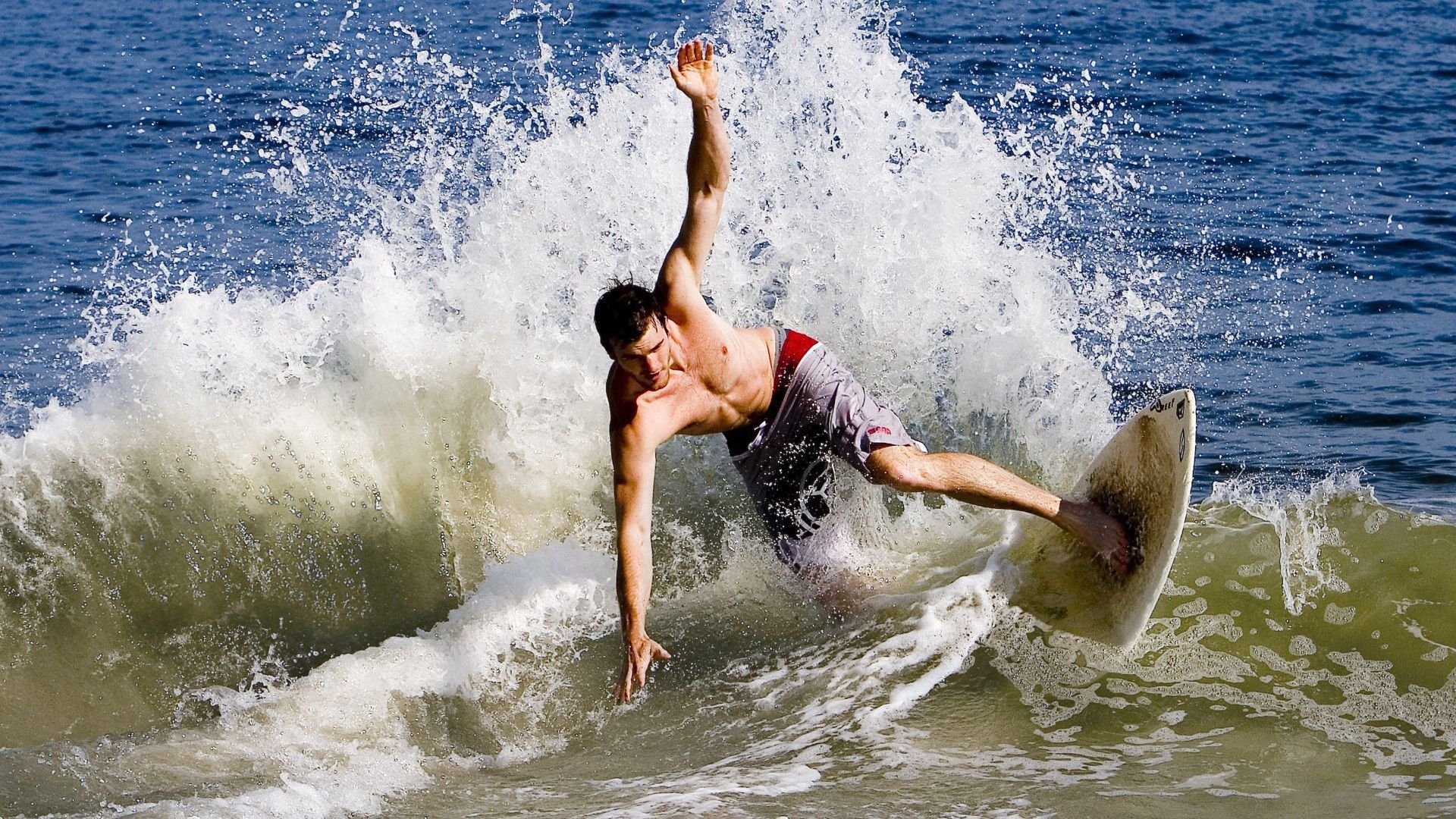 世俱杯官网-东决关键战之夜，当利拉德时间成为唯一法则