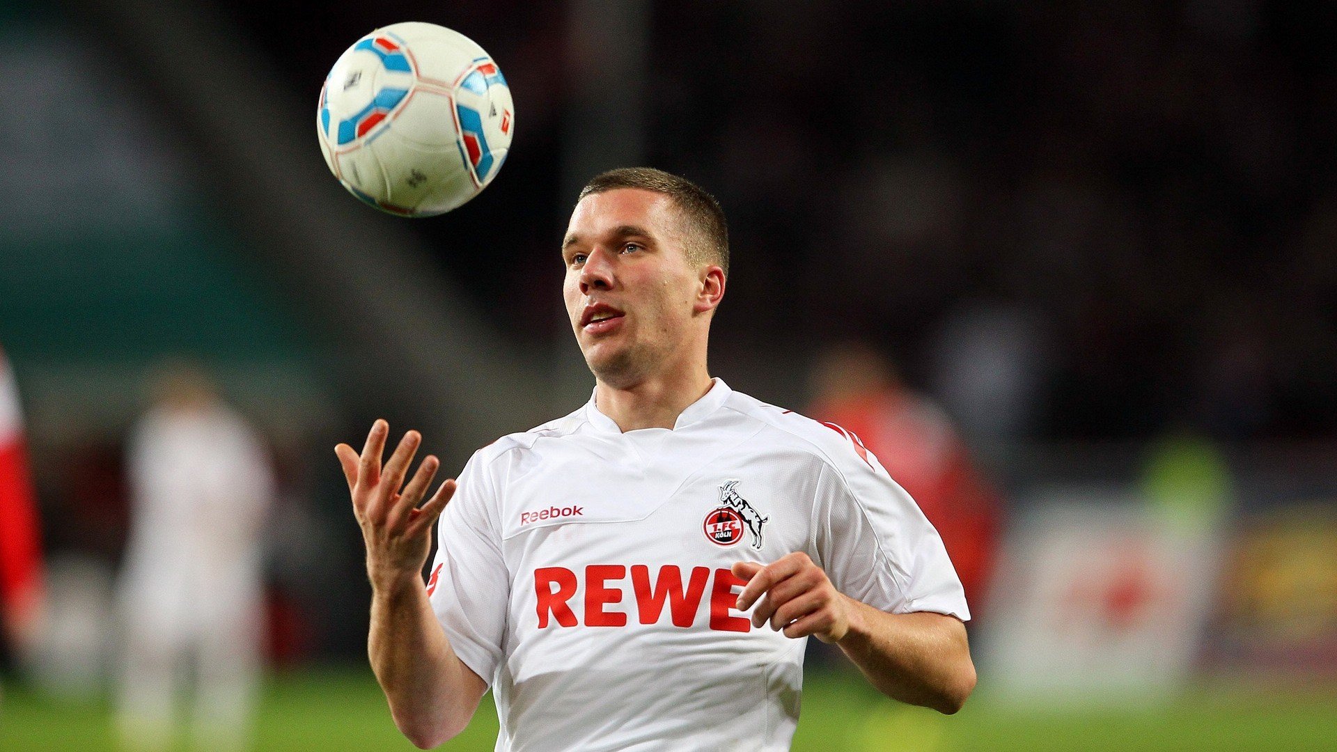 世俱杯赛程-F1新赛季揭幕战与绿茵场对决，跨越时空的激情交响